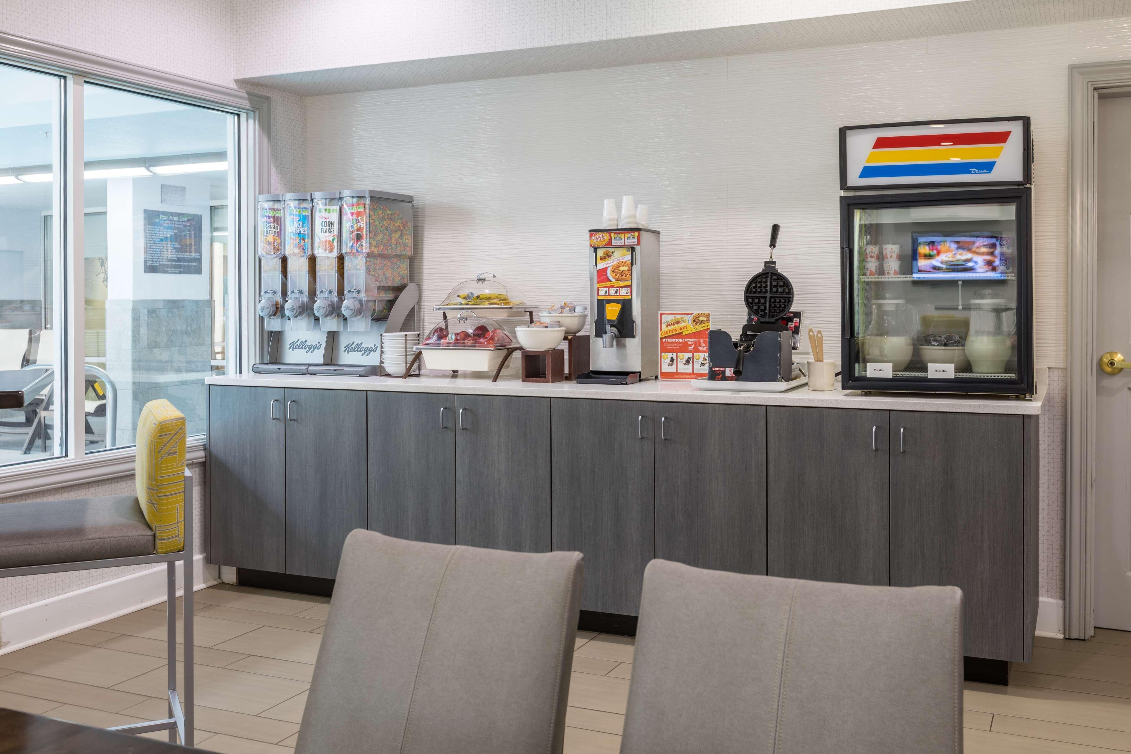 Country Inn & Suites By Radisson Asheville Downtown Tunnel Road 외부 사진