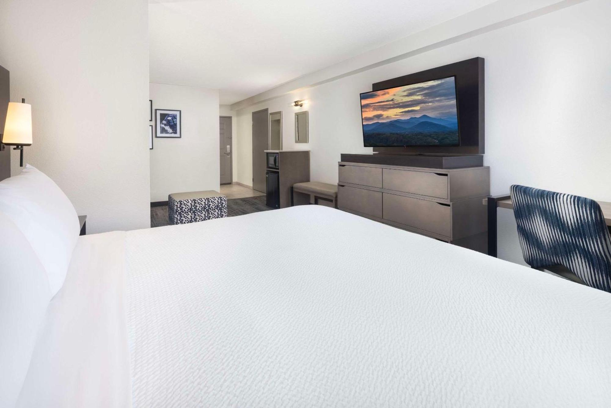 Country Inn & Suites By Radisson Asheville Downtown Tunnel Road 외부 사진
