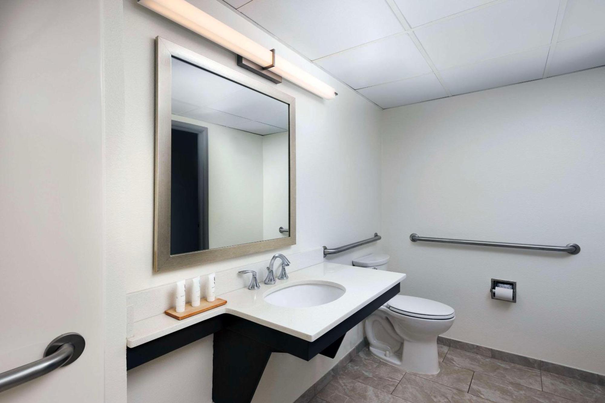 Country Inn & Suites By Radisson Asheville Downtown Tunnel Road 외부 사진