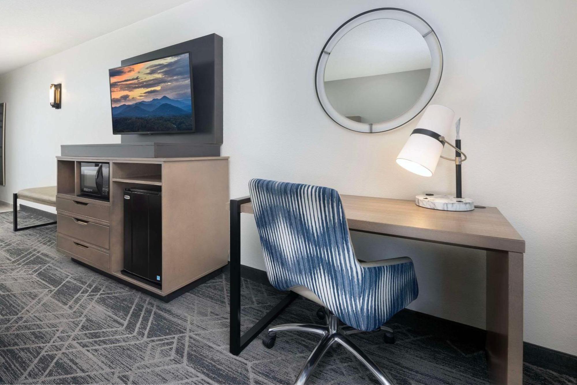 Country Inn & Suites By Radisson Asheville Downtown Tunnel Road 외부 사진