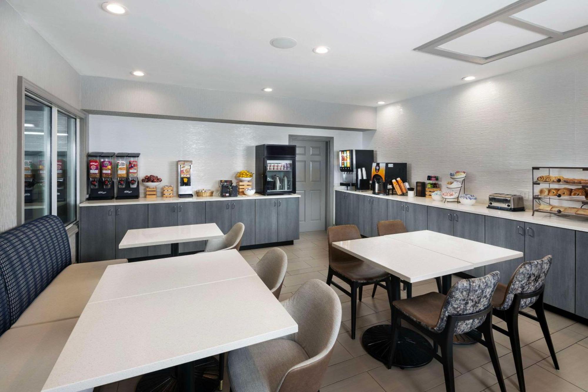 Country Inn & Suites By Radisson Asheville Downtown Tunnel Road 외부 사진