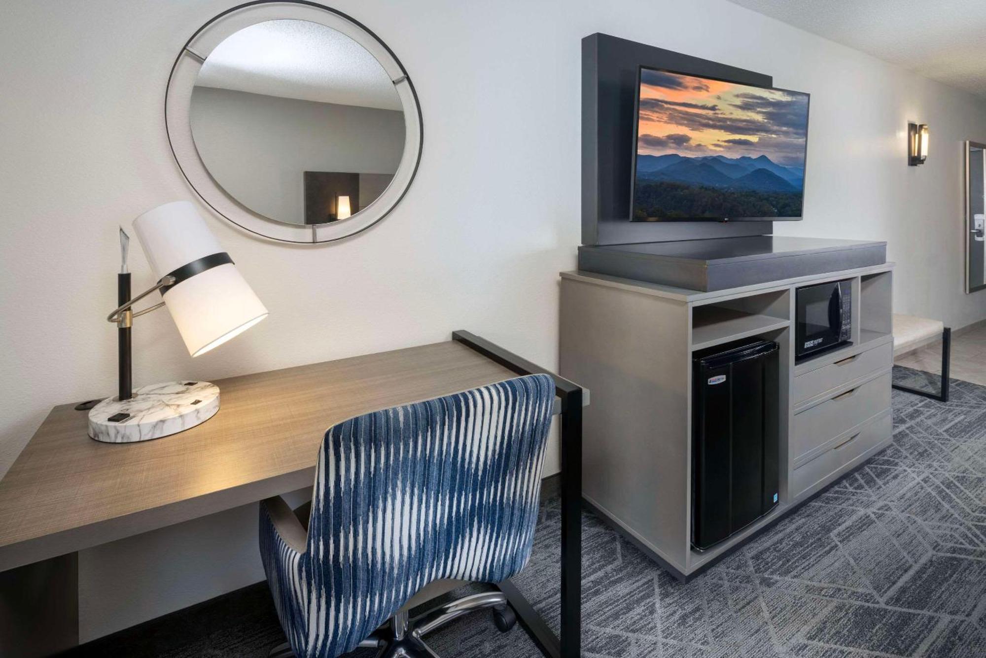 Country Inn & Suites By Radisson Asheville Downtown Tunnel Road 외부 사진
