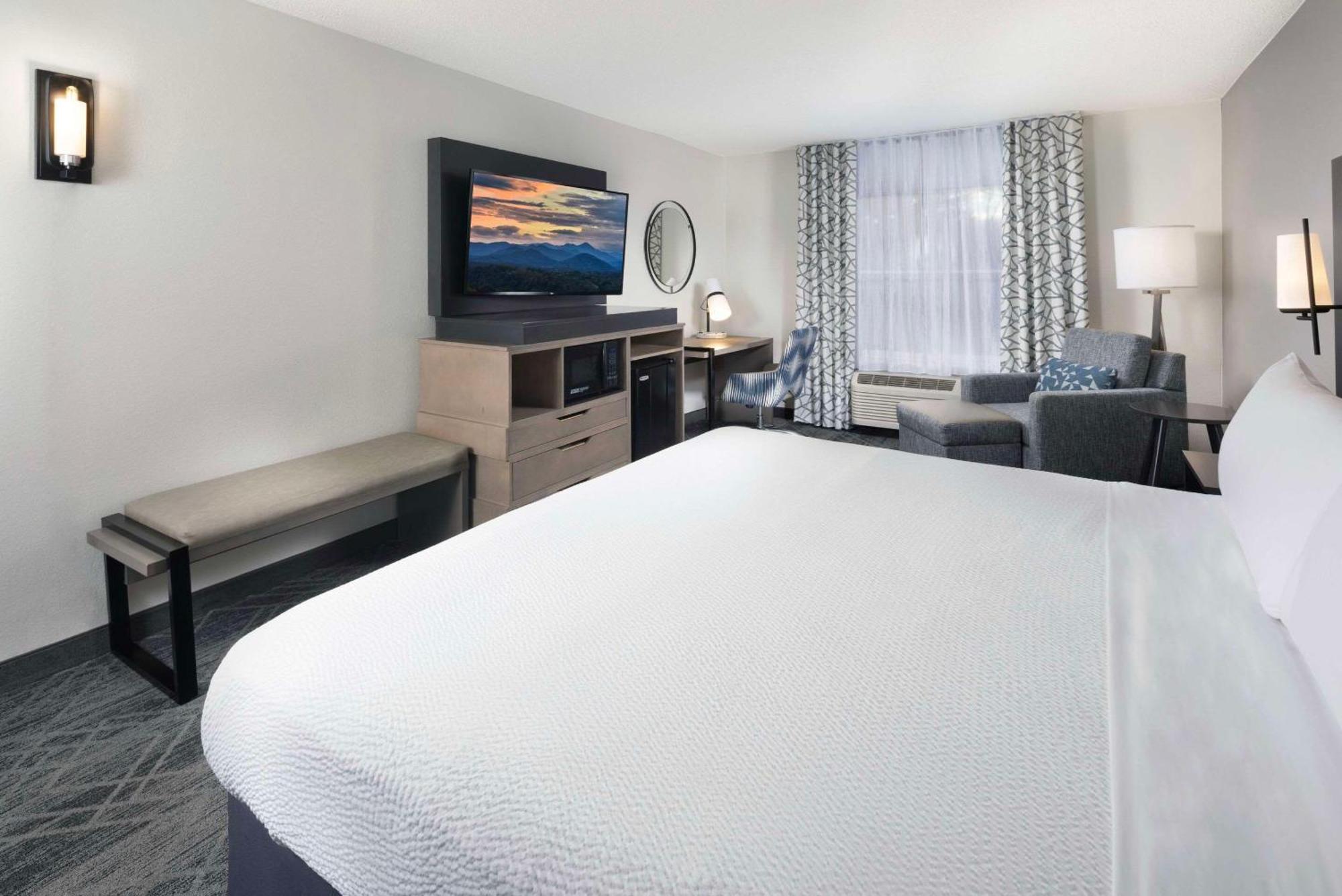 Country Inn & Suites By Radisson Asheville Downtown Tunnel Road 외부 사진
